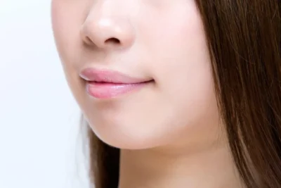 鼻整形の見分け方は？自然な鼻との違いやバレやすいポイントを解説のアイキャッチ画像