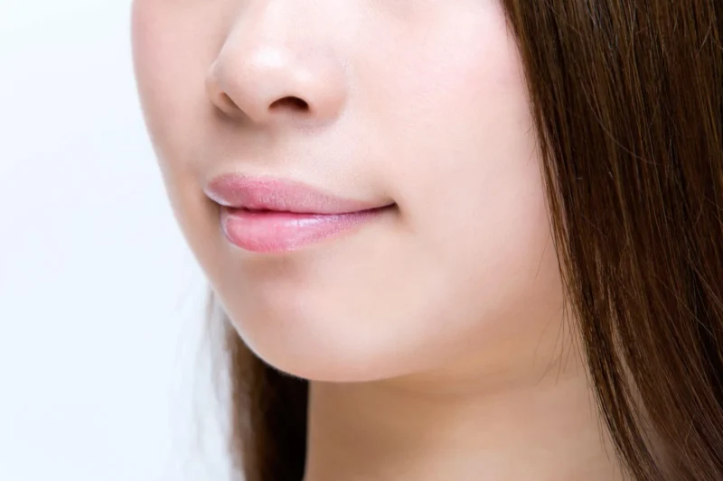 鼻整形の見分け方は?自然な鼻との違いやバレやすいポイントを解説